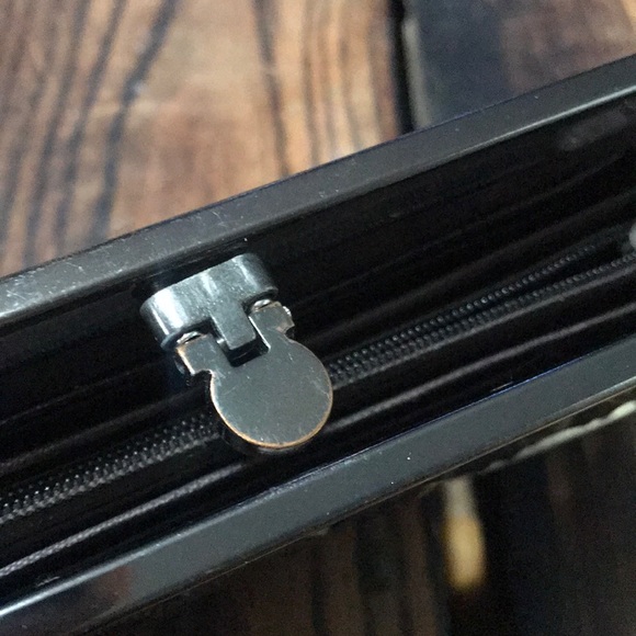 Coach | Unique Fold-open Wallet - Picture 5 of 8